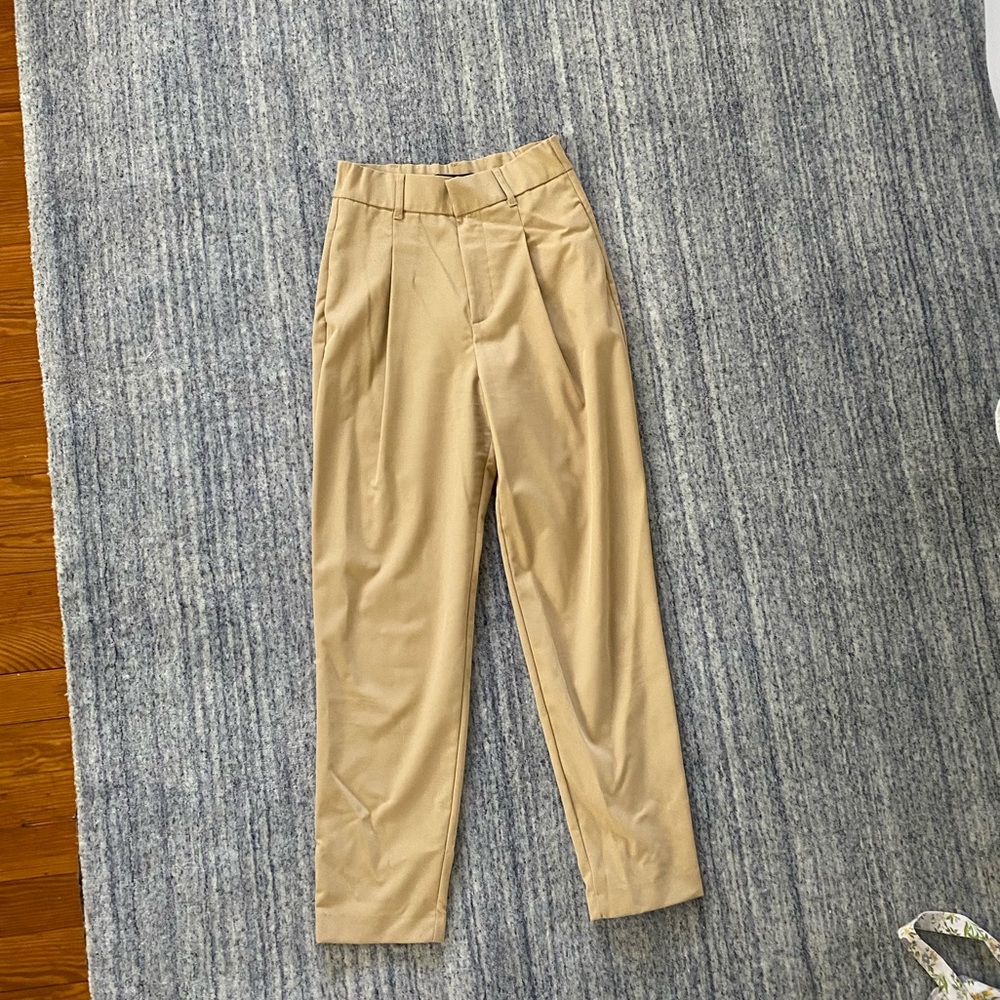 Zara beige pleated trousers worn only once.